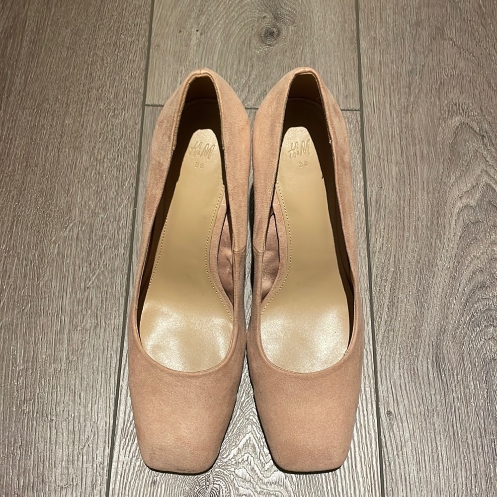 H&M 38 (size 7.5) tan faux suede heels